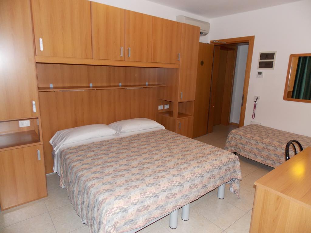 Hotel Colorado ليدو دي يسولو الغرفة الصورة